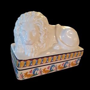 Highly Collectible Ceramic Impreial LionβTrinket Dish From Elizabeth Arden 1979